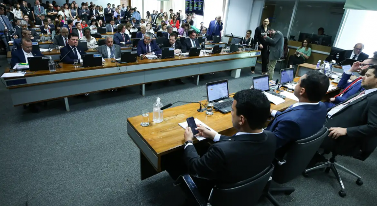 CCJ do Senado aprova projeto que amplia cotas raciais para concursos