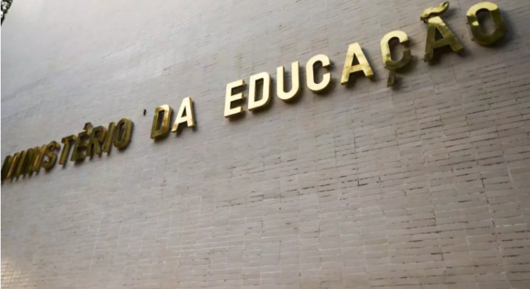 CNN: Após recusa de universidades, MEC desiste de retorno das aulas em janeiro