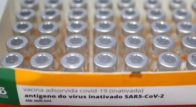 CNN: Butantan suspende produção da Coronavac por falta de insumos