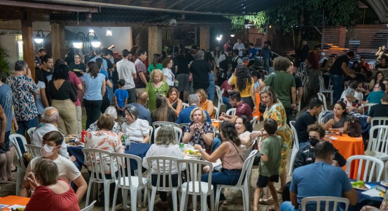 Com programação musical e gastronômica, Sextart reúne centenas do docentes no Adufg-Sindicato