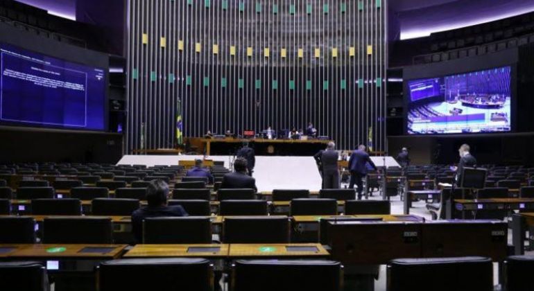 Com reforma administrativa, salta de 6 mil para 90 mil os cargos de nomeação política