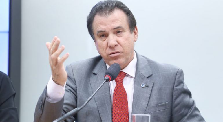 Comissão debate com ministro Luiz Marinho fim da escala 6x1 e redução da jornada de trabalho