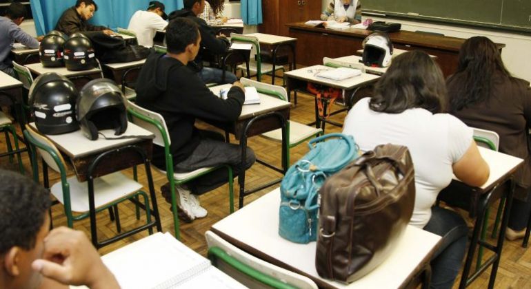 Comissão debate educação de jovens, adultos e idosos no novo PNE