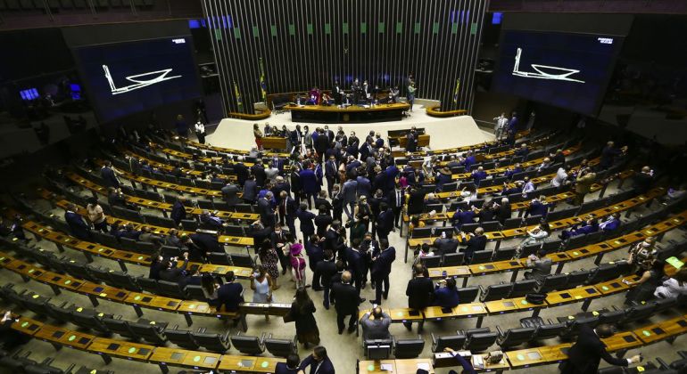 Comissão especial pode votar reforma administrativa nesta quarta-feira