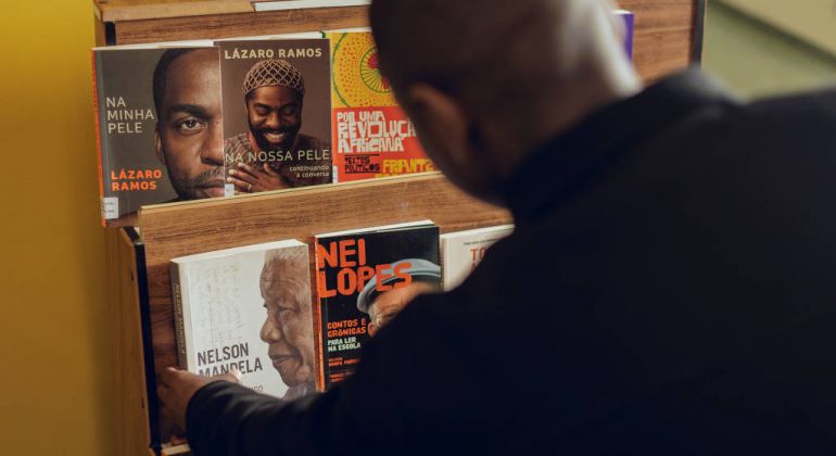 Críticas à educação antirracista no novo PNE retomam o discurso da neutralidade