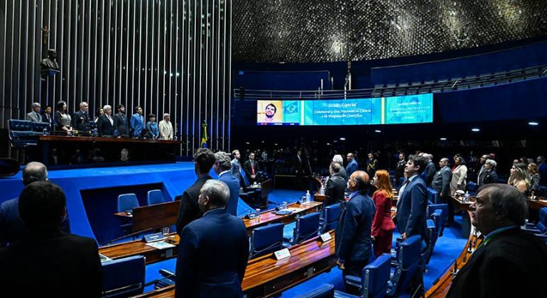 Demanda por garantia de investimentos marca sessão especial pelo Dia da Ciência