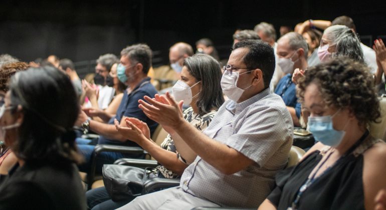 Diretores do Adufg prestigiam exposição “Jornal 4º Poder 60 anos”, realizada pela UFG