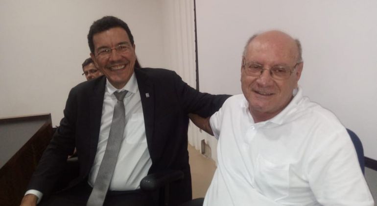 Diretoria do Adufg participa da virada ambiental com plantio de mil mudas de árvores no ICB