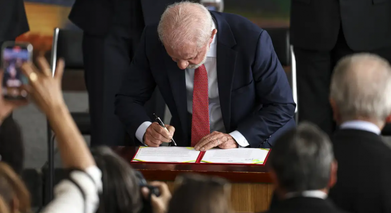 Diretoria do Adufg-Sindicato manifesta apoio ao veto presidencial ao PL da Dosimetria em defesa da democracia