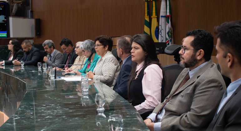 Diretoria do Adufg-Sindicato prestigia homenagem da Assembleia Legislativa à UFG