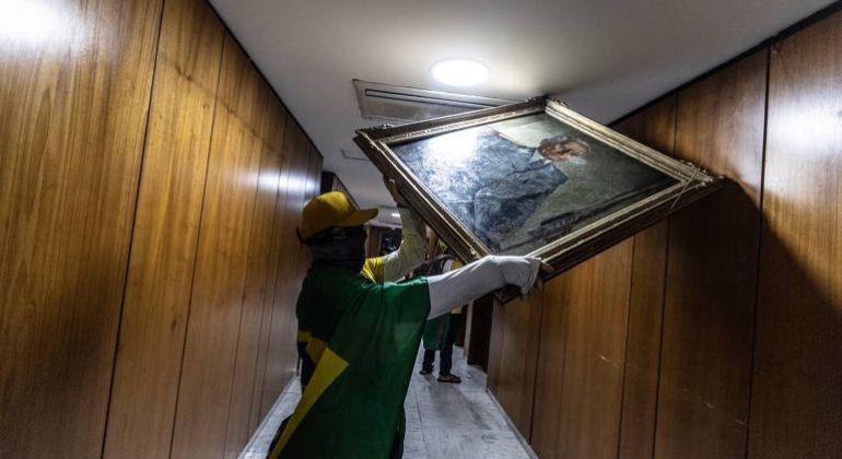 Diretoria do Adufg-Sindicato repudia atos terroristas de bolsonaristas em Brasília