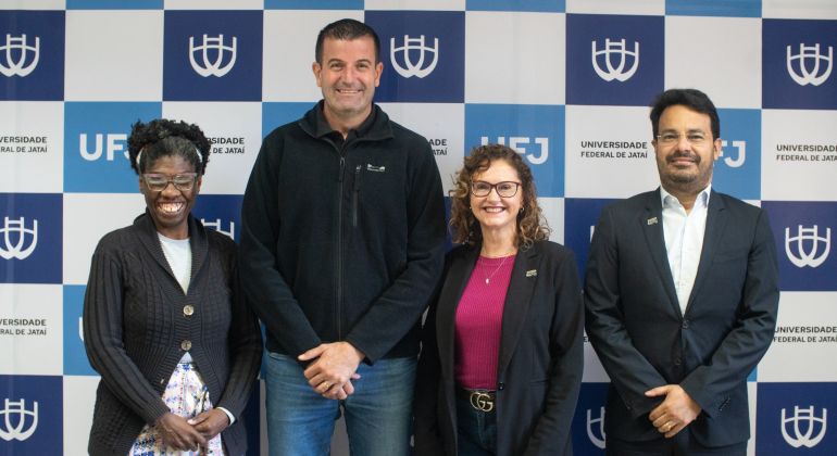 Diretoria do Adufg-Sindicato se reúne com reitor da UFJ para tratar de pautas da categoria
