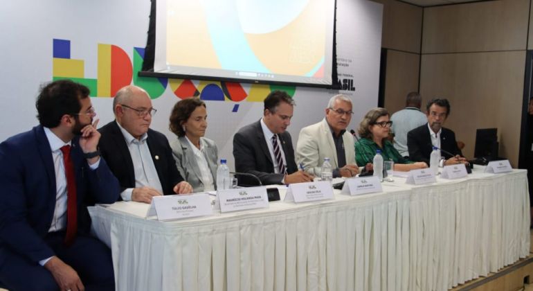 Documento Final da Conferência Nacional de Educação (Conae) 2024 é entregue ao Ministério da Educação