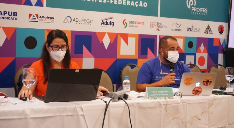 Durante Eixo IV do Encontro Nacional, agenda dos aposentados foi colocada lado a lado das discussões sobre carreira dos docentes da ativa