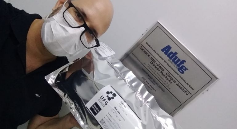 Equipamentos de proteção doados pelo Adufg ajudam professores da UFJ no combate ao novo coronavírus