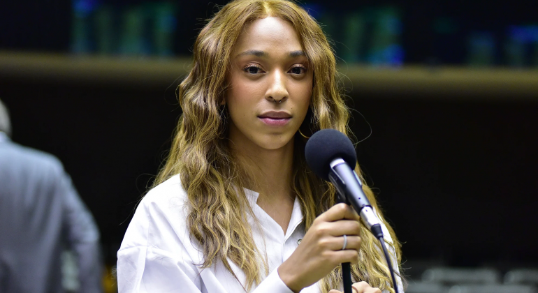 Erika Hilton deve ser a 1ª trans a presidir Comissão da Mulher