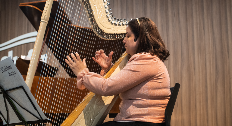 Exposição comemorativa e recital de harpa marcam Quarta Cultural de maio