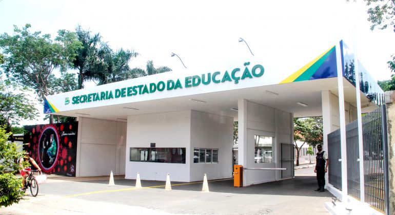 Faculdade de Letras da UFG emite moção de repúdio contra exclusão da disciplina de língua espanhola da grade curricular das escolas da SEDUC-GO