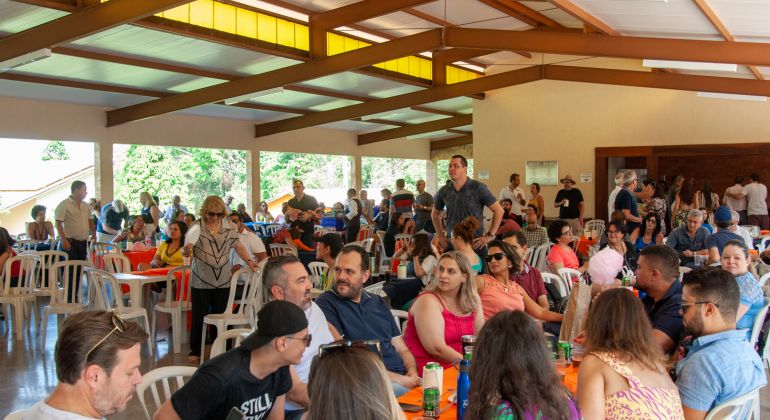 Festa dos Professores reúne centenas de docentes na Sede Campestre
