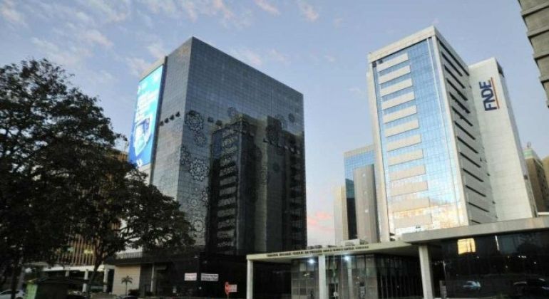 FNDE publica mais uma autorização, agora para contratação de analistas