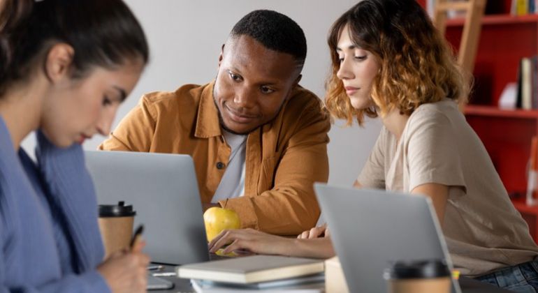 FNDE seleciona universidades e institutos federais para oferecerem cursos de pós-graduação a servidores