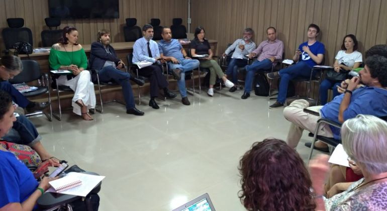 FNPE debate ações em defesa da Educação e recebe prêmio Darcy Ribeiro na Câmara dos Deputados