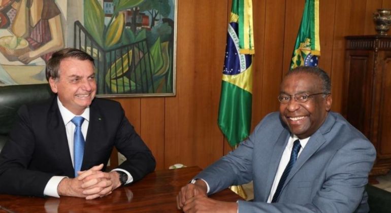 Folha: Decotelli deixa MEC após revelações de falsidades em currículo