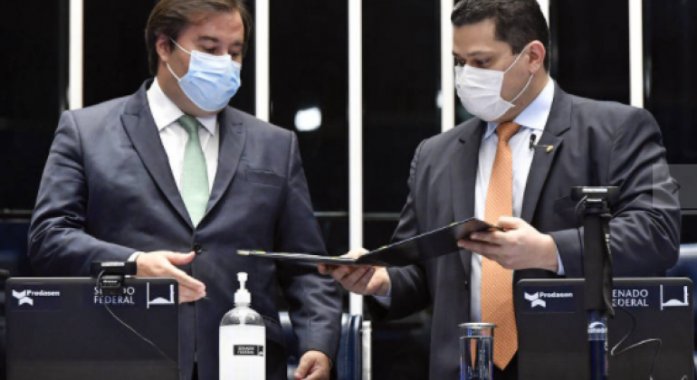 Folha: Governo não gasta verba da pandemia para profissionais de saúde, hospitais e alimentos