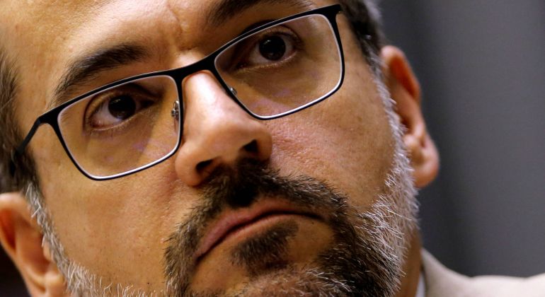Folha: Isolado, Weintraub completa 1 ano no MEC, e acumula polêmicas e projetos no papel
