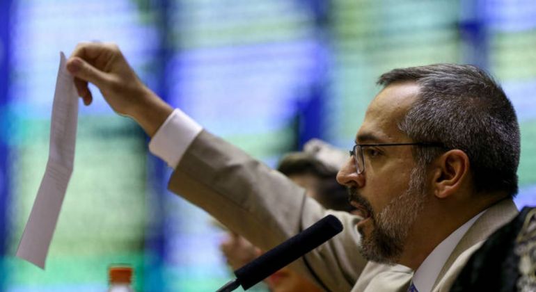 Folha: MEC deixa de nomear reitor após denúncia do MBL