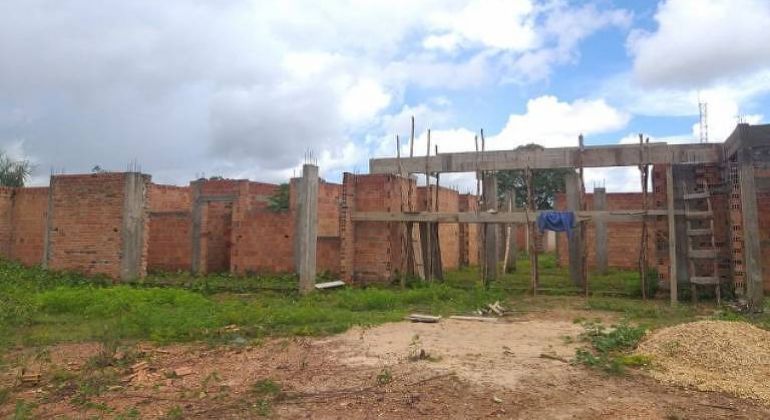 Folha S. Paulo: Governo Bolsonaro trava R$ 434 mi para obras paradas de escolas, mas libera verba a aliados