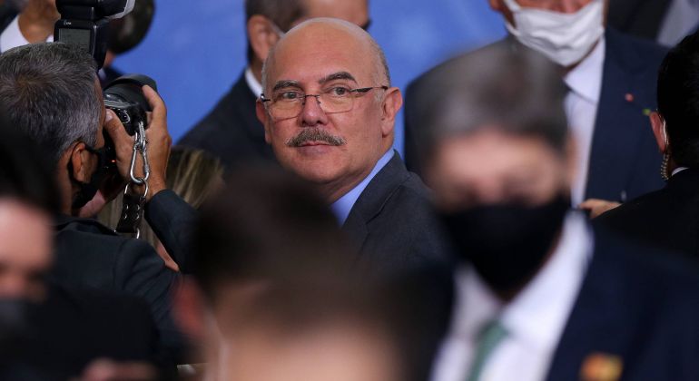 Folha S Paulo: MEC prepara projeto para criar cinco universidades em redutos do centrão
