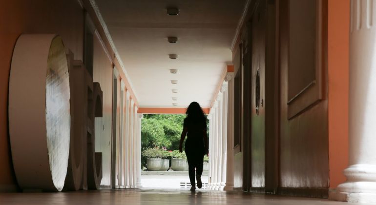 G1: 15 das 69 universidades federais estão sem aulas presenciais ou remotas, diz associação