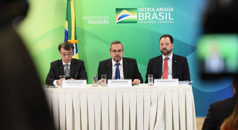 G1: Comissão da Câmara faz relatório com críticas à atuação do Ministério da Educação durante a pandemia