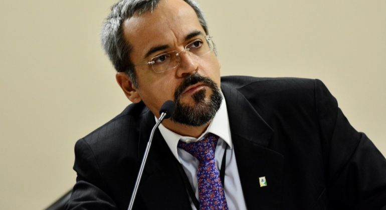 G1: Ministério da Educação exonera ex-assessores especiais de Weintraub