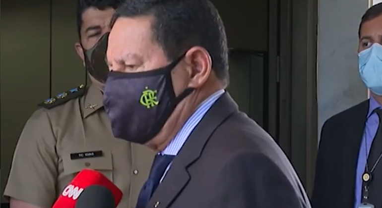 G1: Mourão chama de 'hipocrisia' recusa à volta das universidades federais em meio à pandemia: 'Vão para bares, mas não podem ir para a aula'