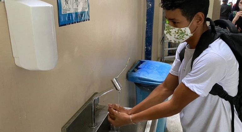 G1: Quatro a cada dez escolas do Brasil não tem estrutura para lavagem de mãos dos alunos