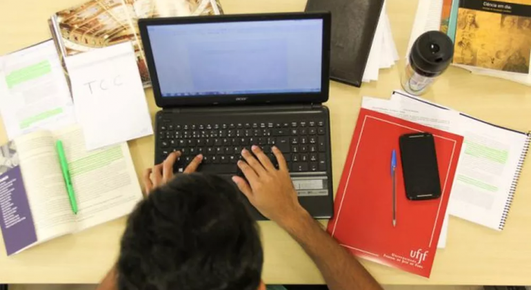 G1: Redes de ensino ainda não sabem se terão permissão para aulas remotas em 2021
