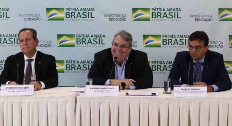 G1: Saiba quem é o ministro interino da Educação
