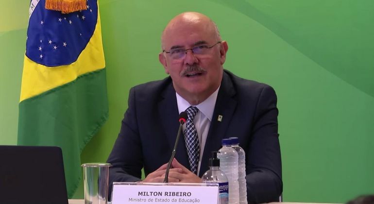 G1: 'Se dependesse de mim, retornava amanhã, mas temos os riscos', diz ministro da Educação sobre volta às aulas presenciais