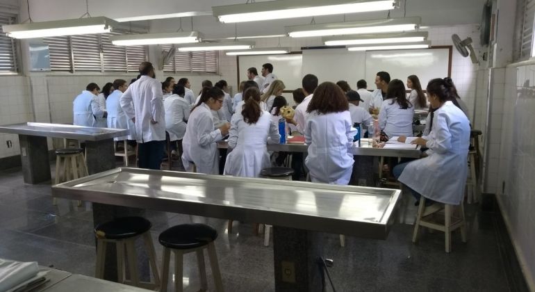 G1: Universidades federais perdem, em 10 anos, 73% da verba para construir laboratórios, fazer obras e trocar computadores
