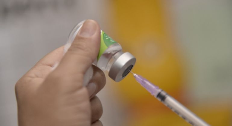 Goiânia e Aparecida iniciam vacinação de idosos e professores contra a gripe H1N1nesta segunda-feira