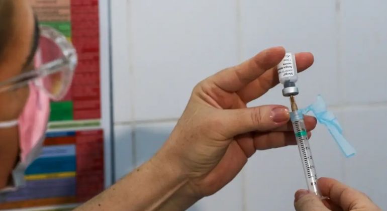Goiás começa a vacinar crianças de 10 e 11 anos contra a dengue