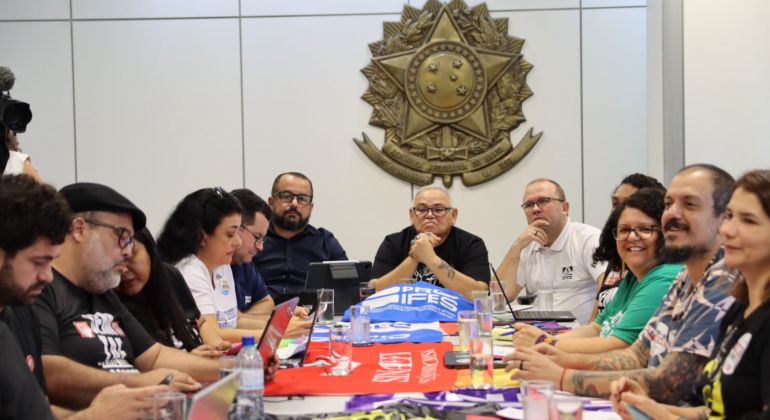 Governo acata contraproposta da Proifes-Federação de substituição das classes A/D I e B/D II por uma classe de entrada