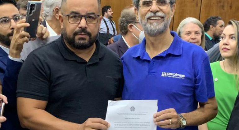 Governo assina acordo e servidores públicos federais terão 9% de reajuste salarial