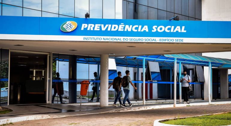 Governo Federal suspende a centralização da concessão de aposentadorias e pensões de servidores públicos federais no INSS