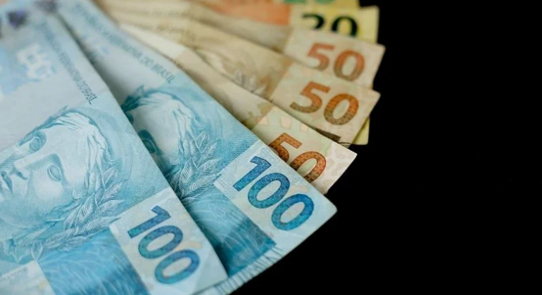 Governo formaliza proposta de reajuste salarial de 7,8% para servidores públicos