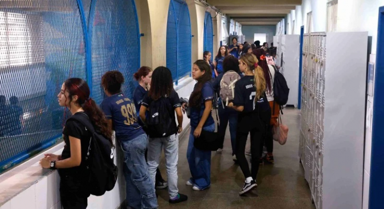 Governo inclui combate à violência contra mulher no currículo escolar