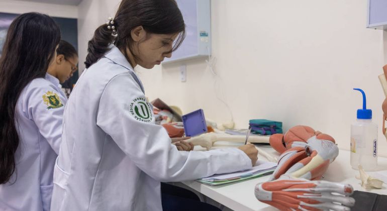 Governo Lula revoga edital para criação de novos cursos de medicina