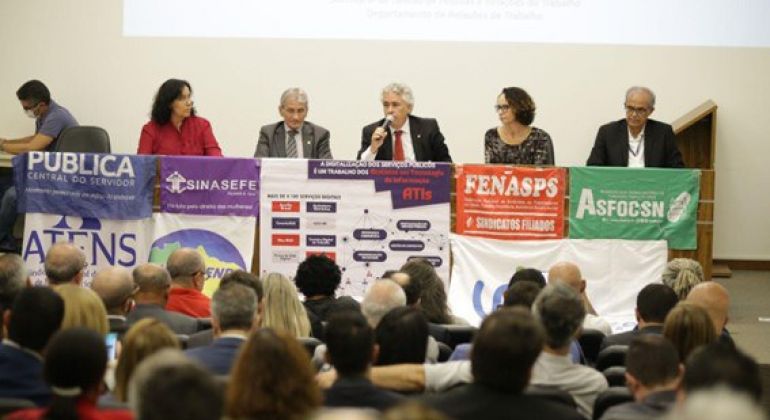Governo oficializa proposta de reajuste de 9% a servidores públicos federais
